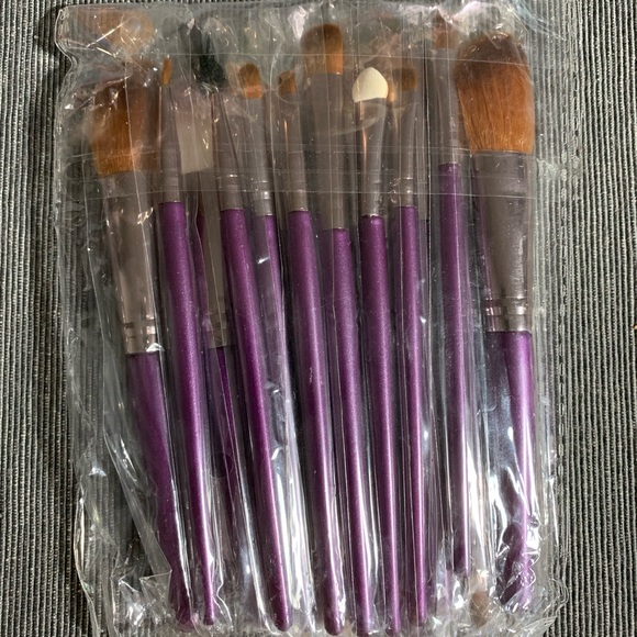 New! 18 pieces makeup brush set - Picture 3 of 3